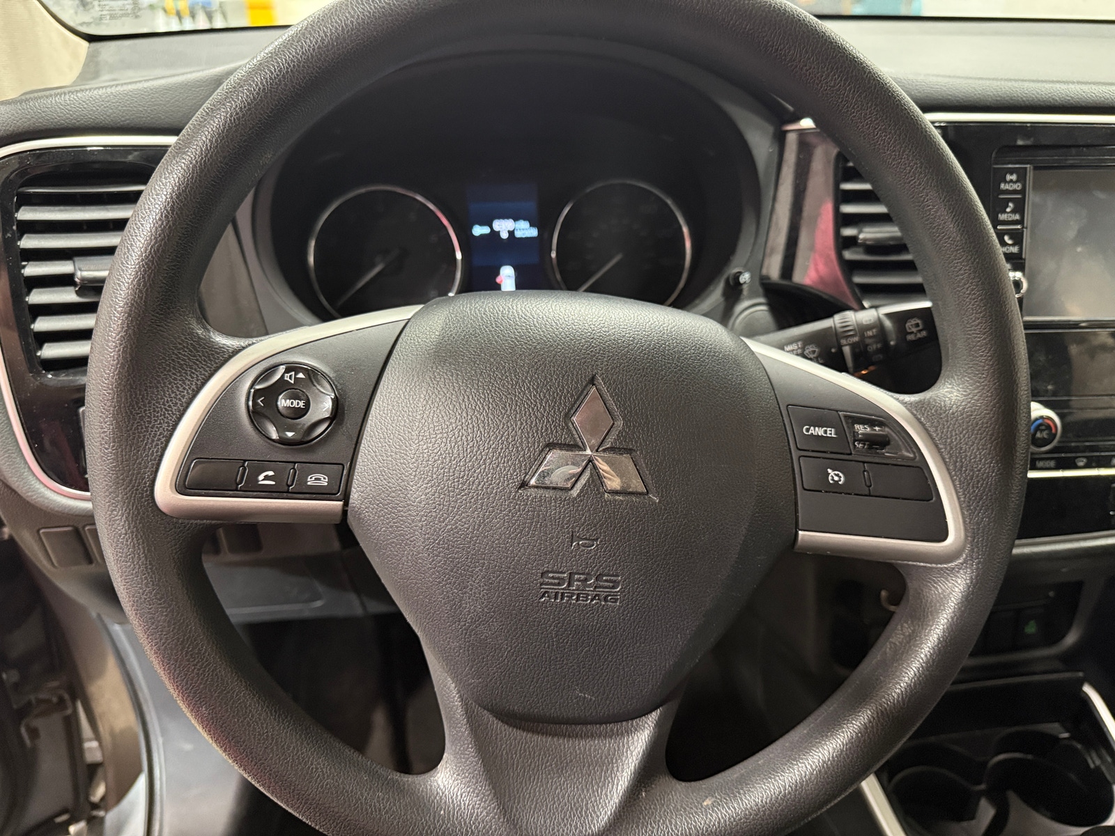 Thumbnail: 2020 Mitsubishi Outlander - 5