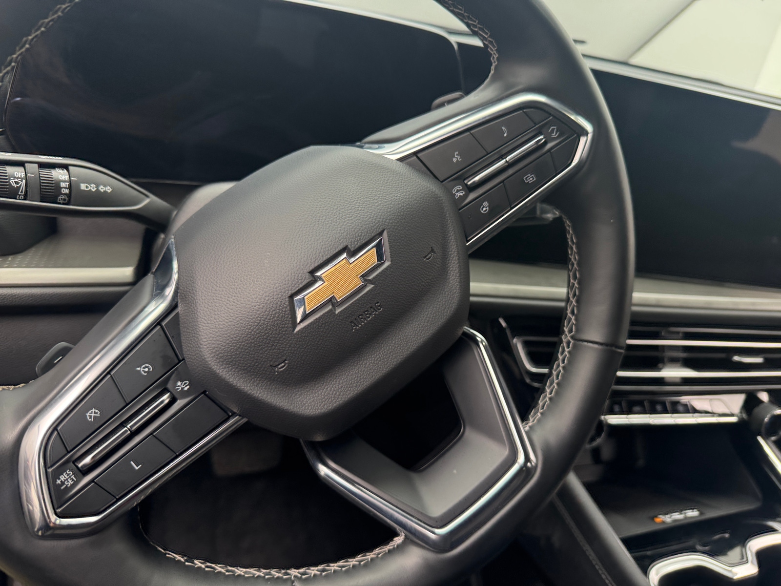 Thumbnail: 2025 Chevrolet Traverse - 5