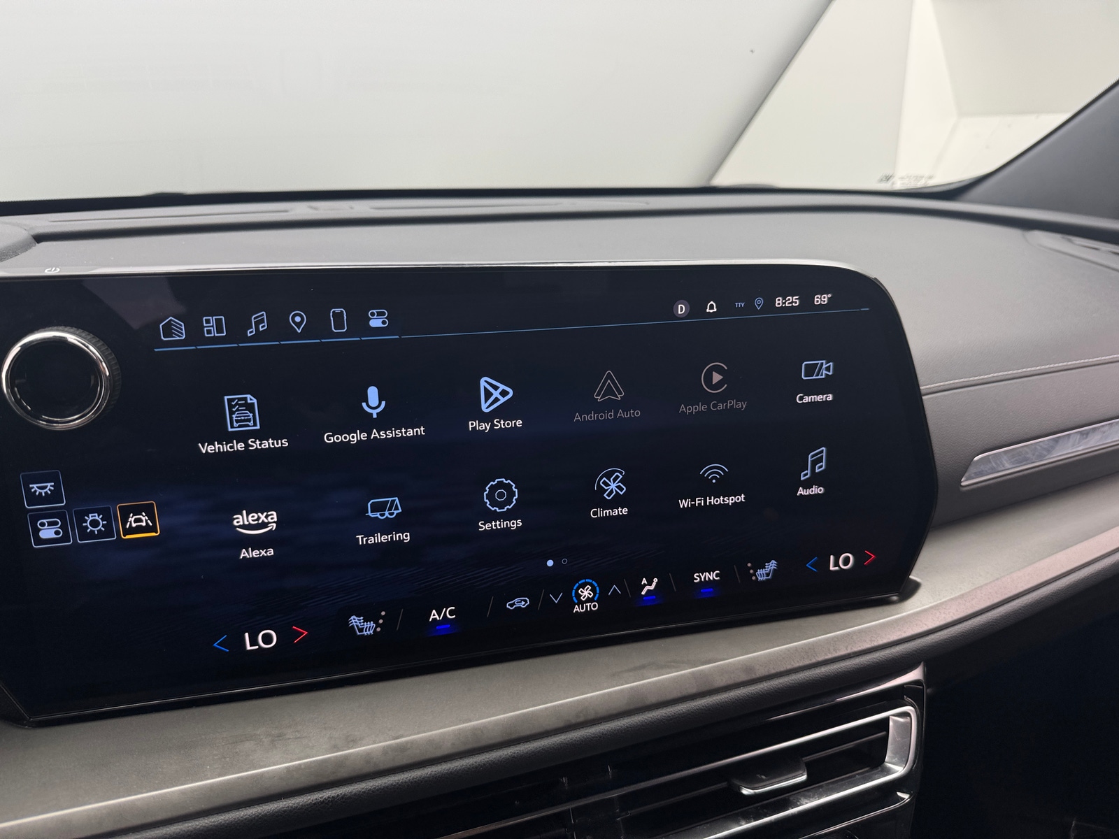Thumbnail: 2025 Chevrolet Traverse - 4