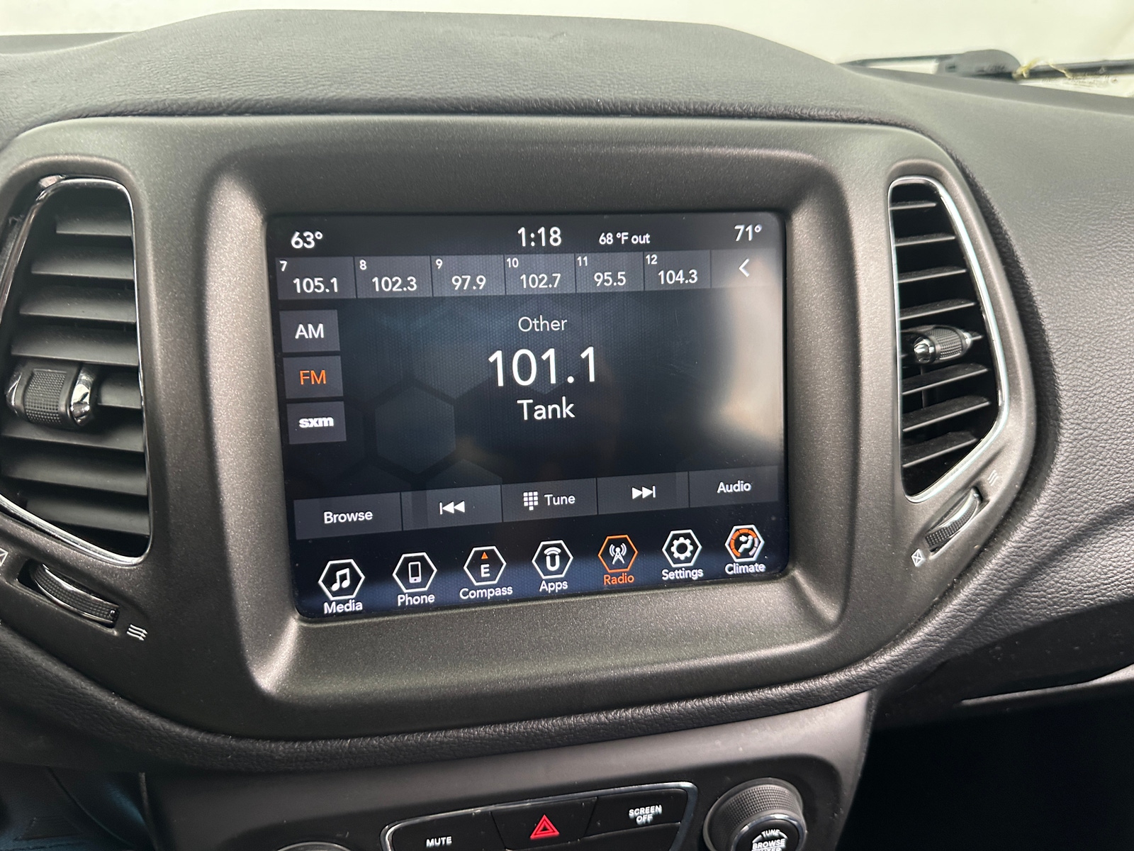 Thumbnail: 2019 Jeep Compass - 4