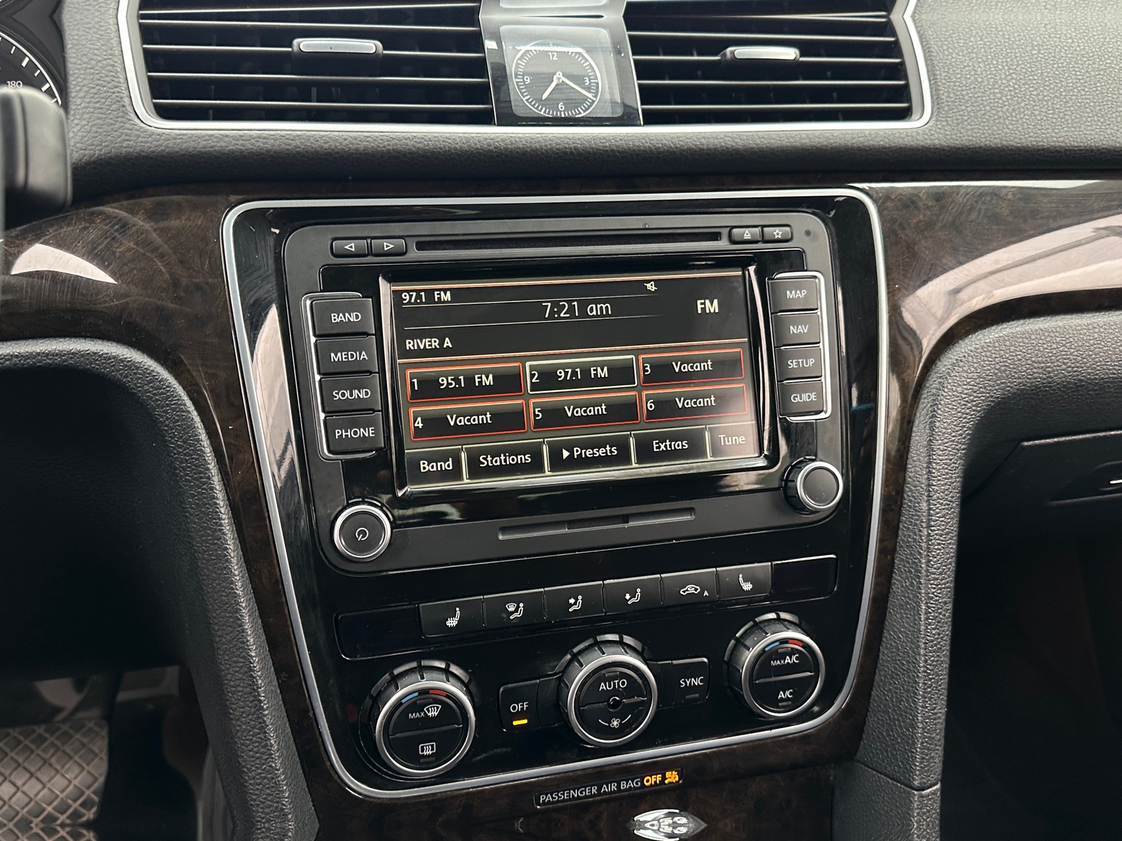 Thumbnail: 2014 Volkswagen Passat - 3