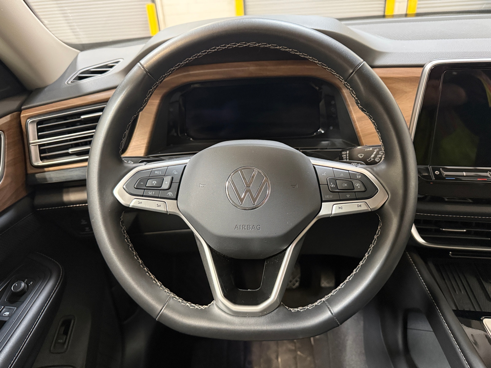 Thumbnail: 2025 Volkswagen Atlas - 4