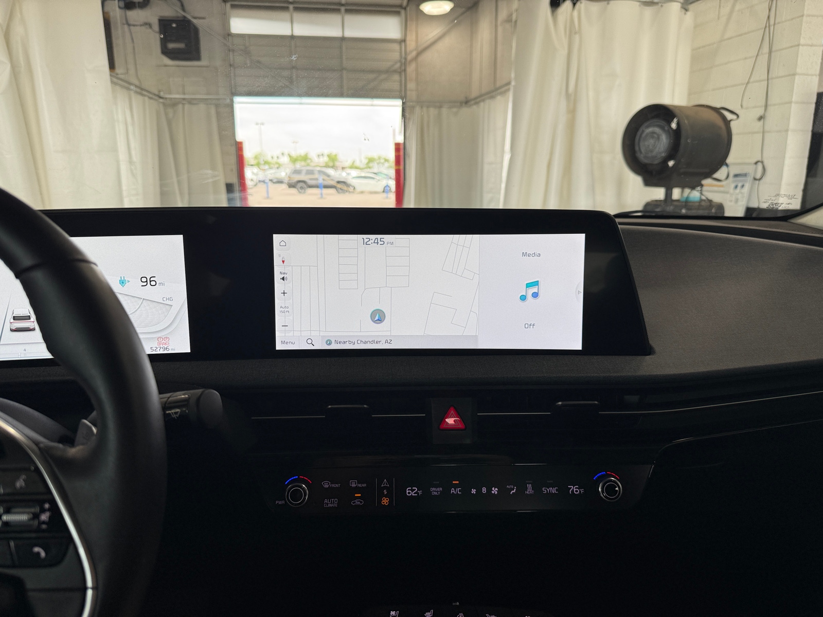 Thumbnail: 2022 Kia EV6 - 3