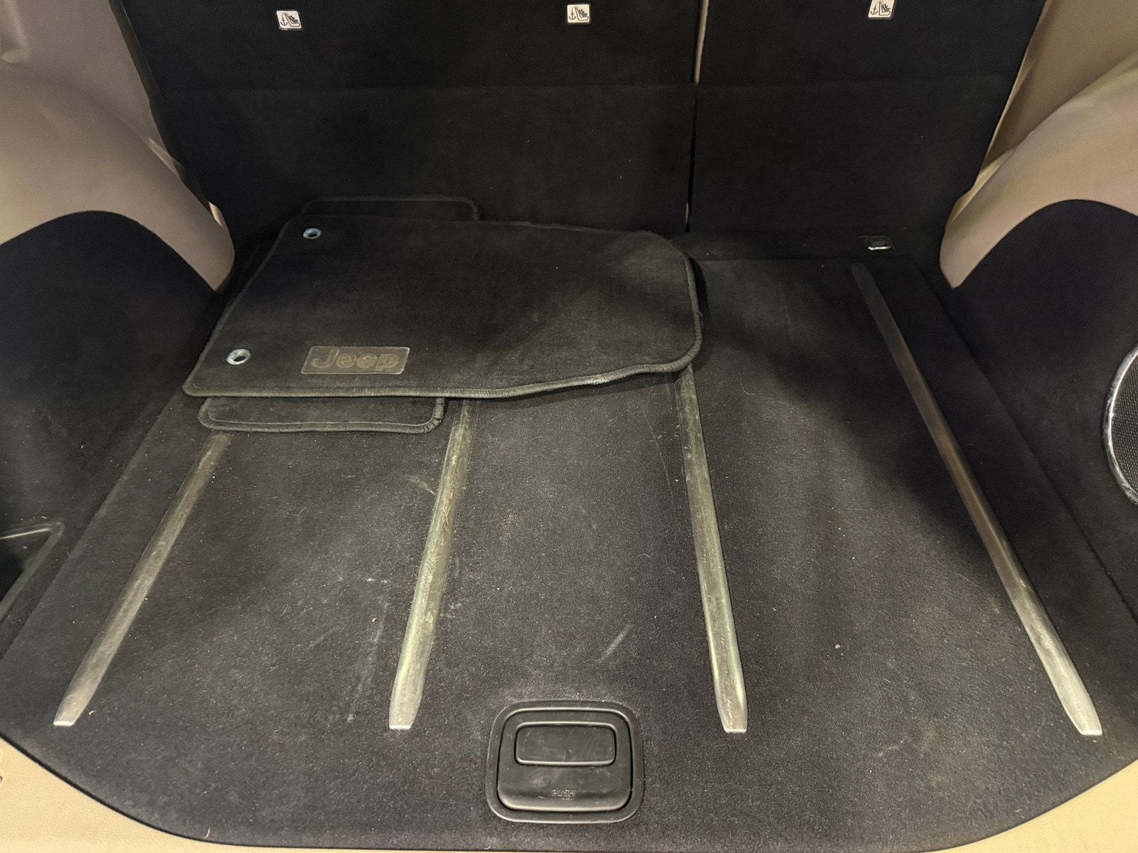 Thumbnail: 2015 Jeep Grand Cherokee - 6