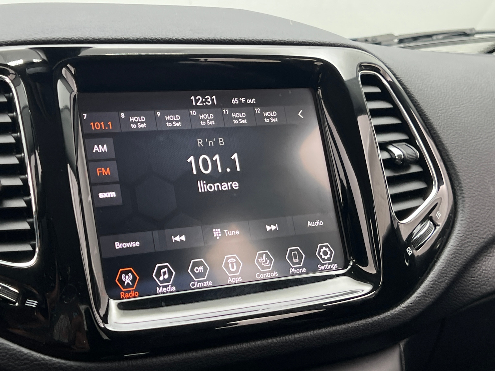 Thumbnail: 2020 Jeep Compass - 3