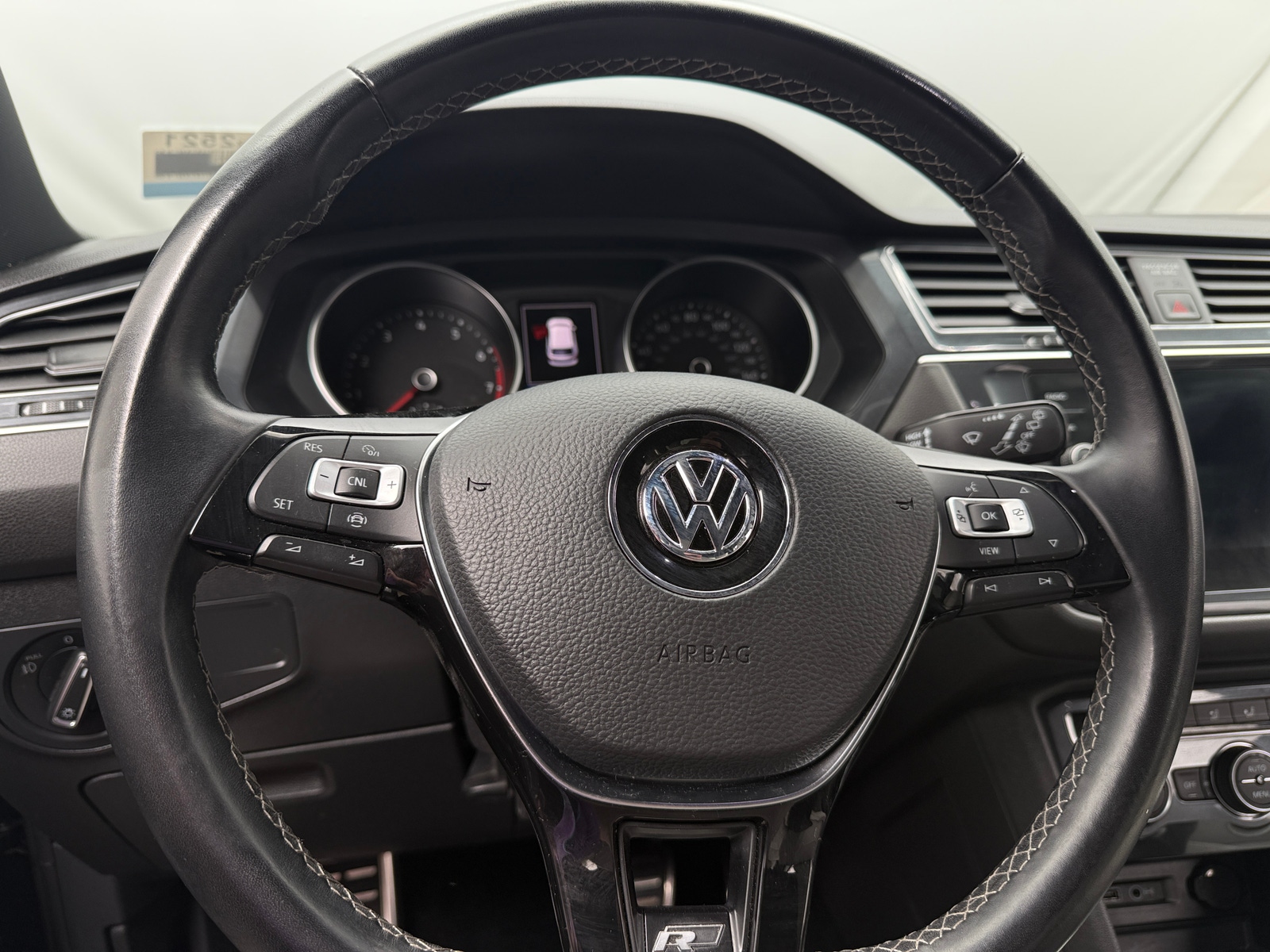 Thumbnail: 2020 Volkswagen Tiguan - 4