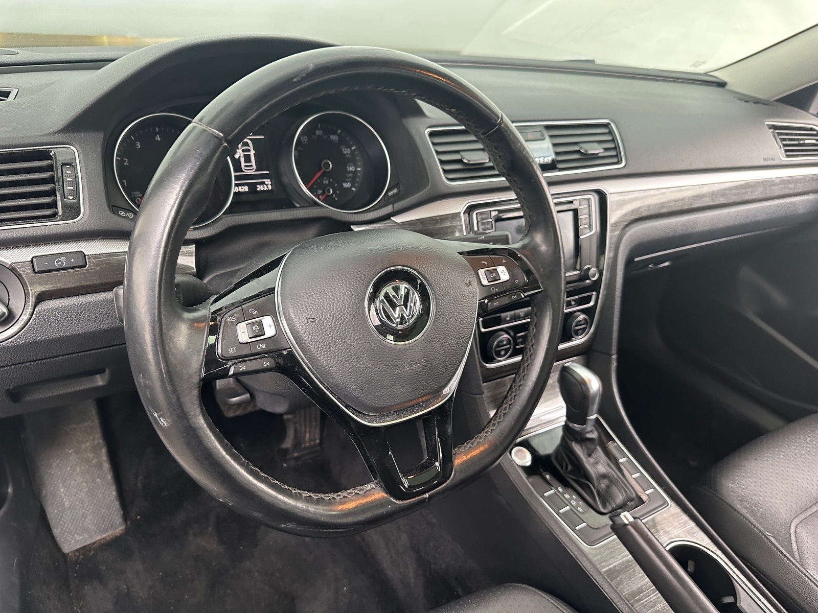 Thumbnail: 2018 Volkswagen Passat - 4