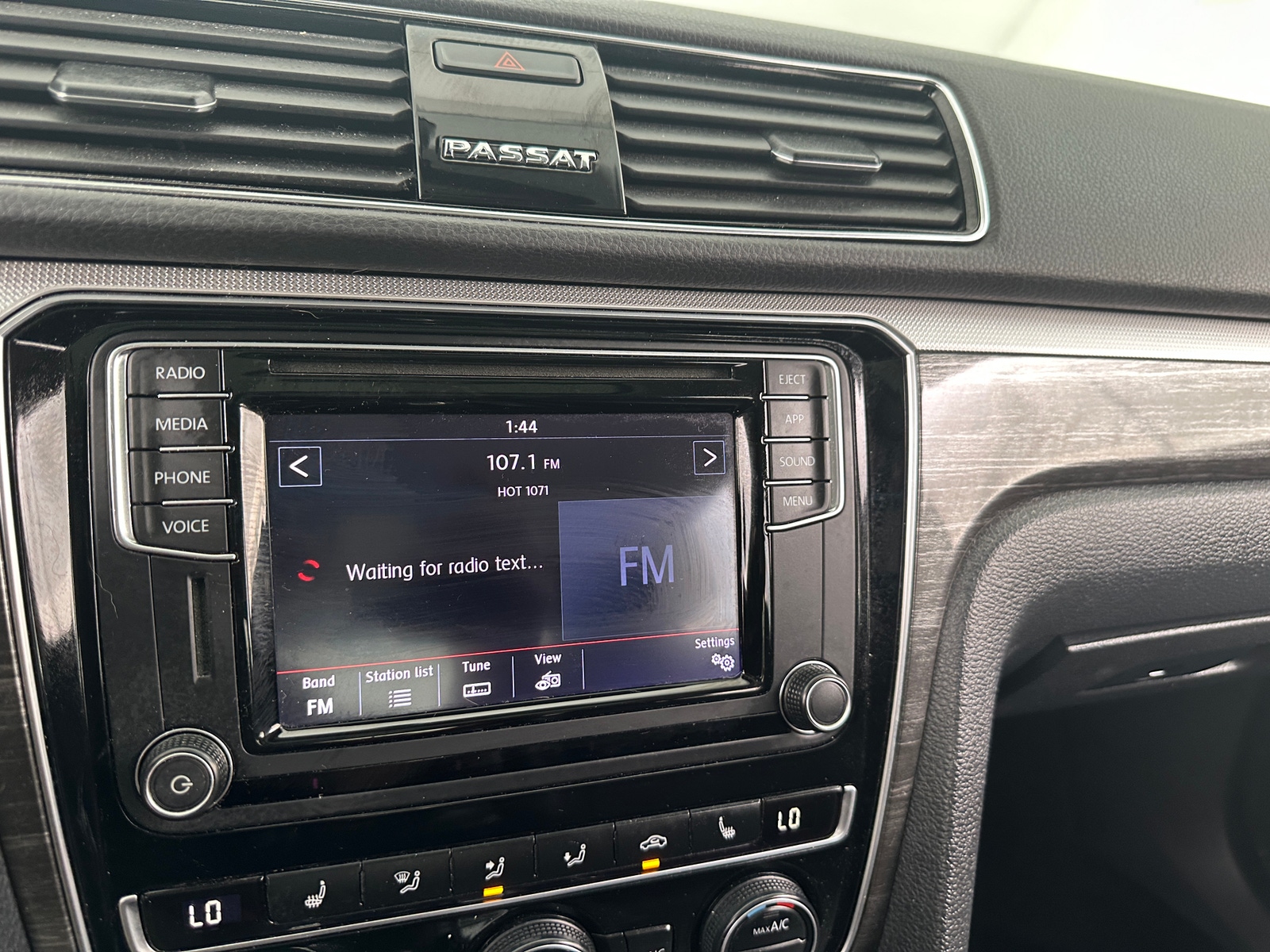 Thumbnail: 2018 Volkswagen Passat - 3