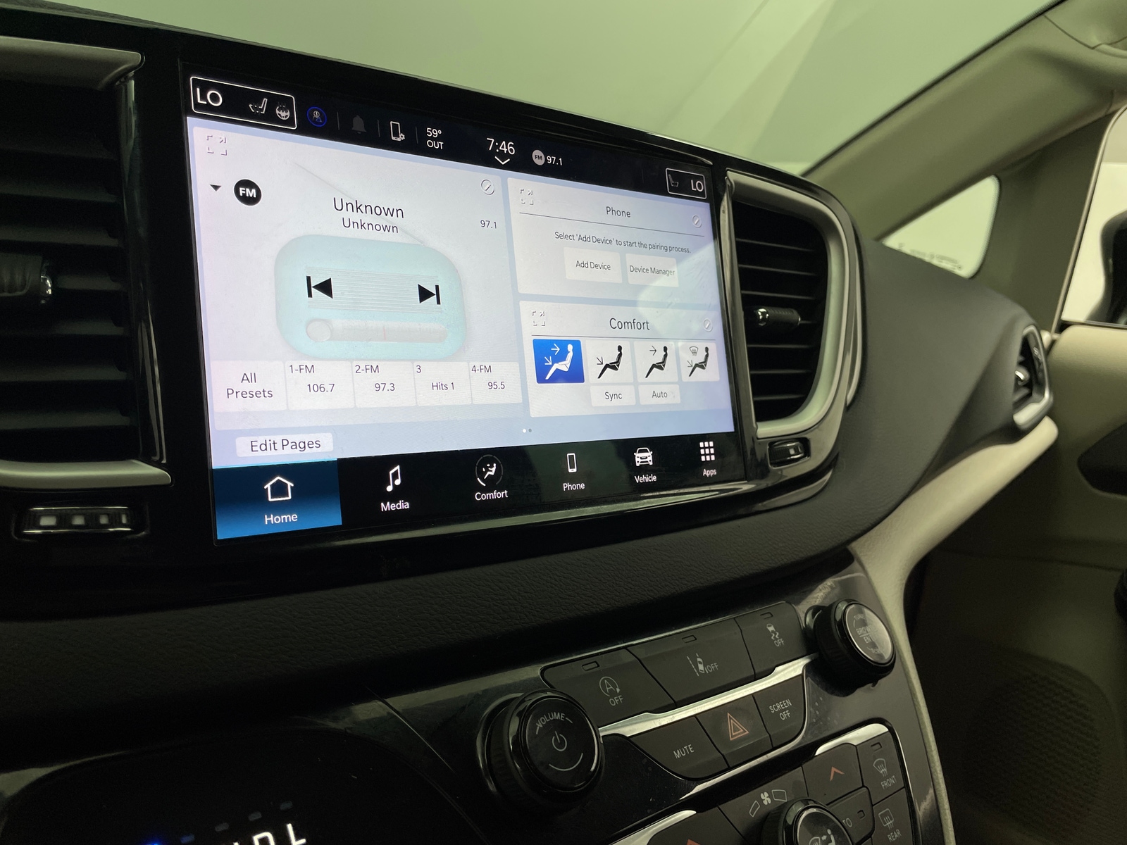 Thumbnail: 2022 Chrysler Pacifica - 3