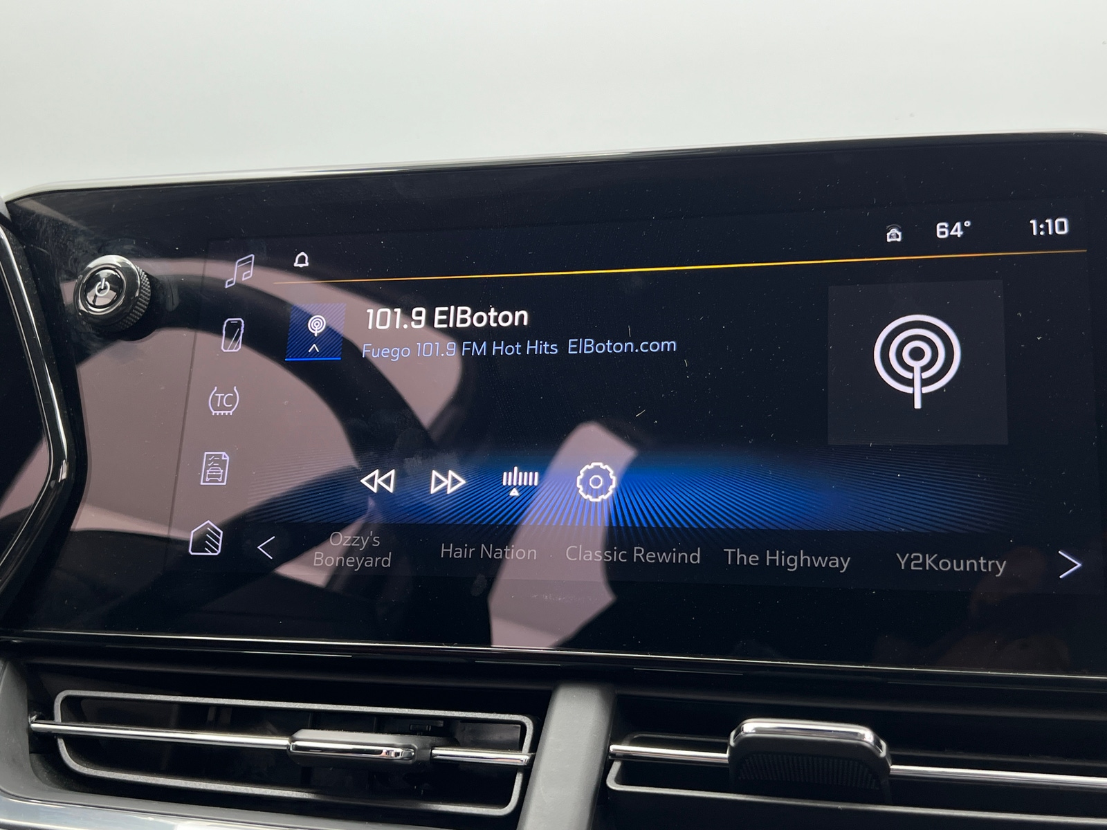 Thumbnail: 2025 Chevrolet Trax - 4