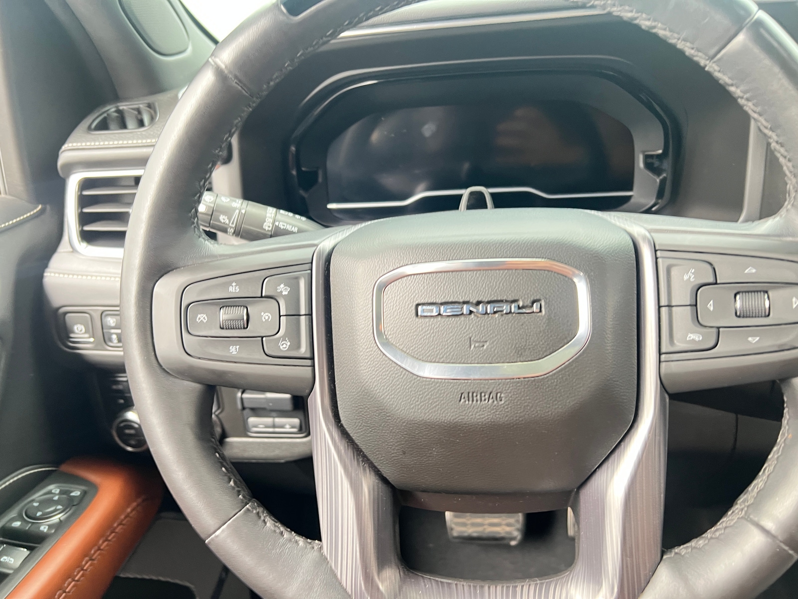 Thumbnail: 2023 GMC Yukon XL - 4