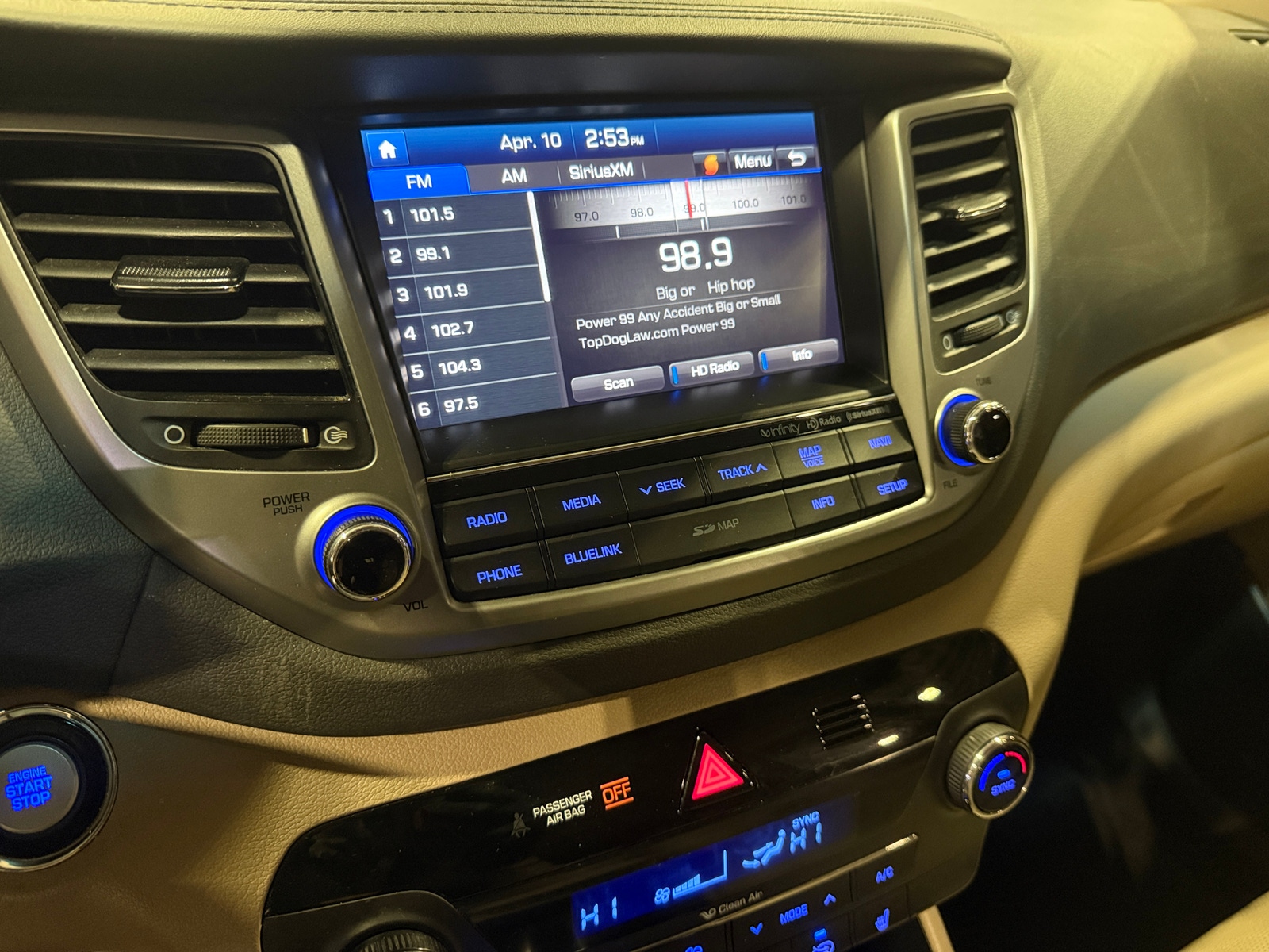 Thumbnail: 2017 Hyundai Tucson - 3