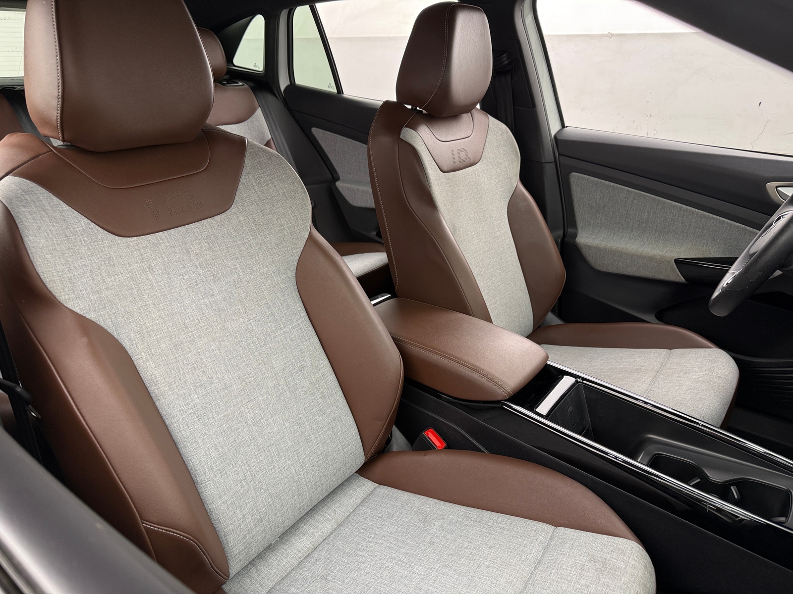 Thumbnail: 2023 Volkswagen ID.4 - 2