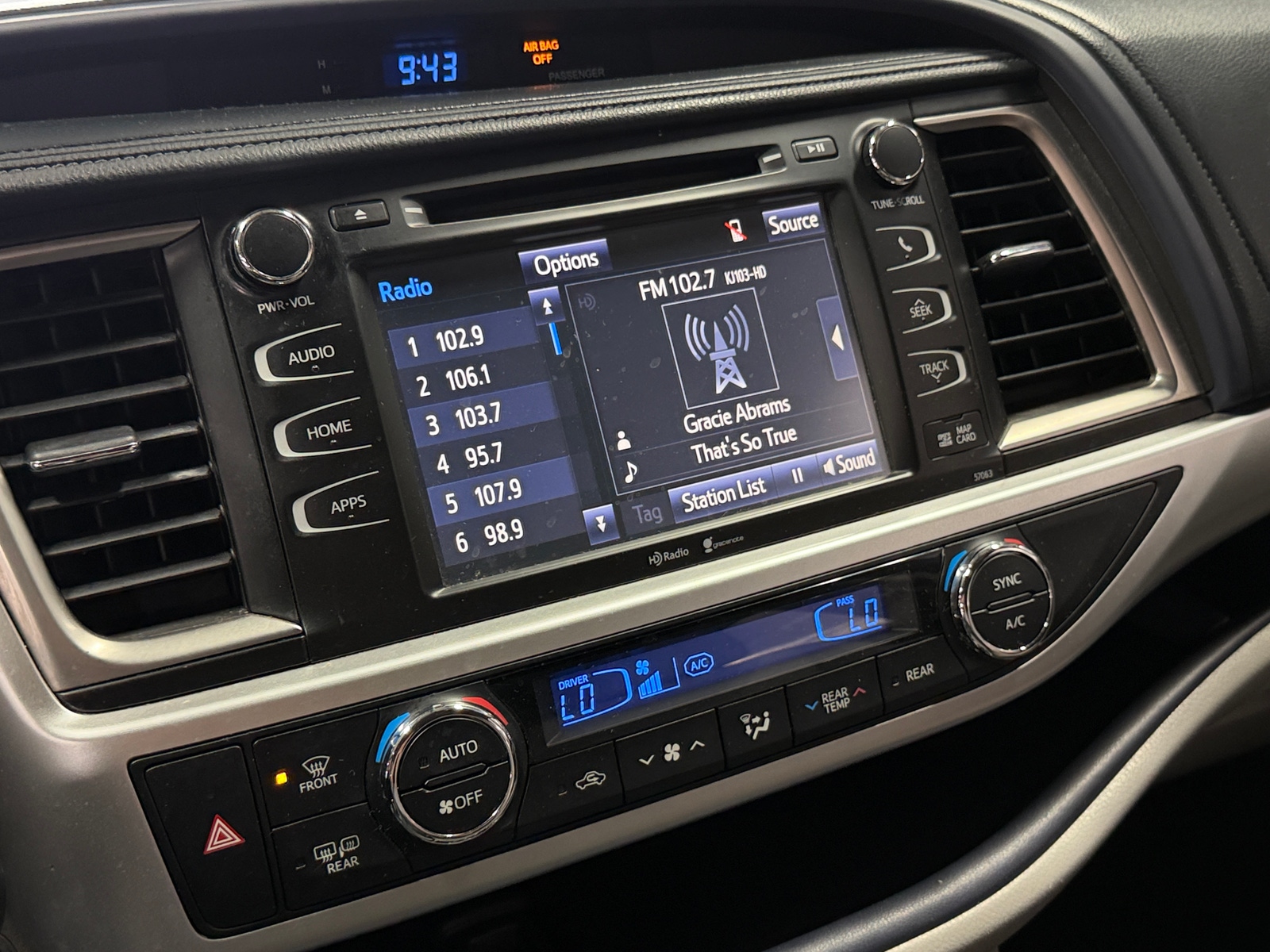 Thumbnail: 2015 Toyota Highlander - 3