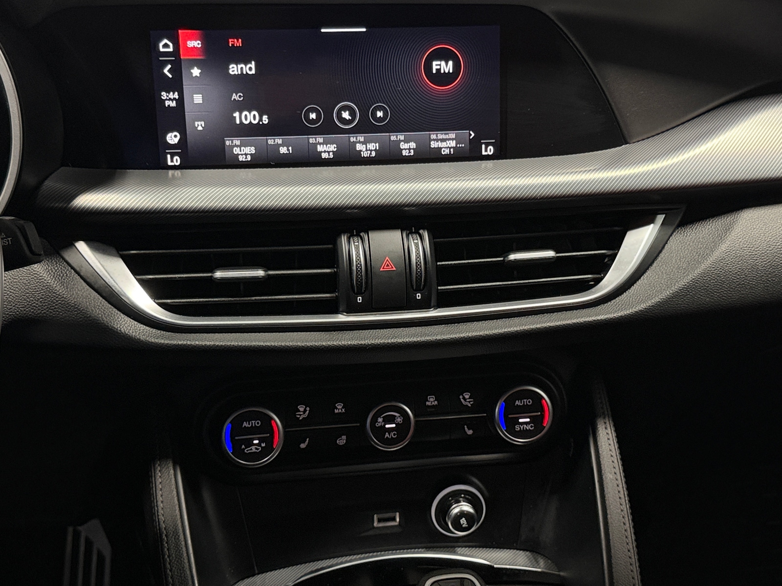 Thumbnail: 2024 Alfa Romeo Stelvio - 3