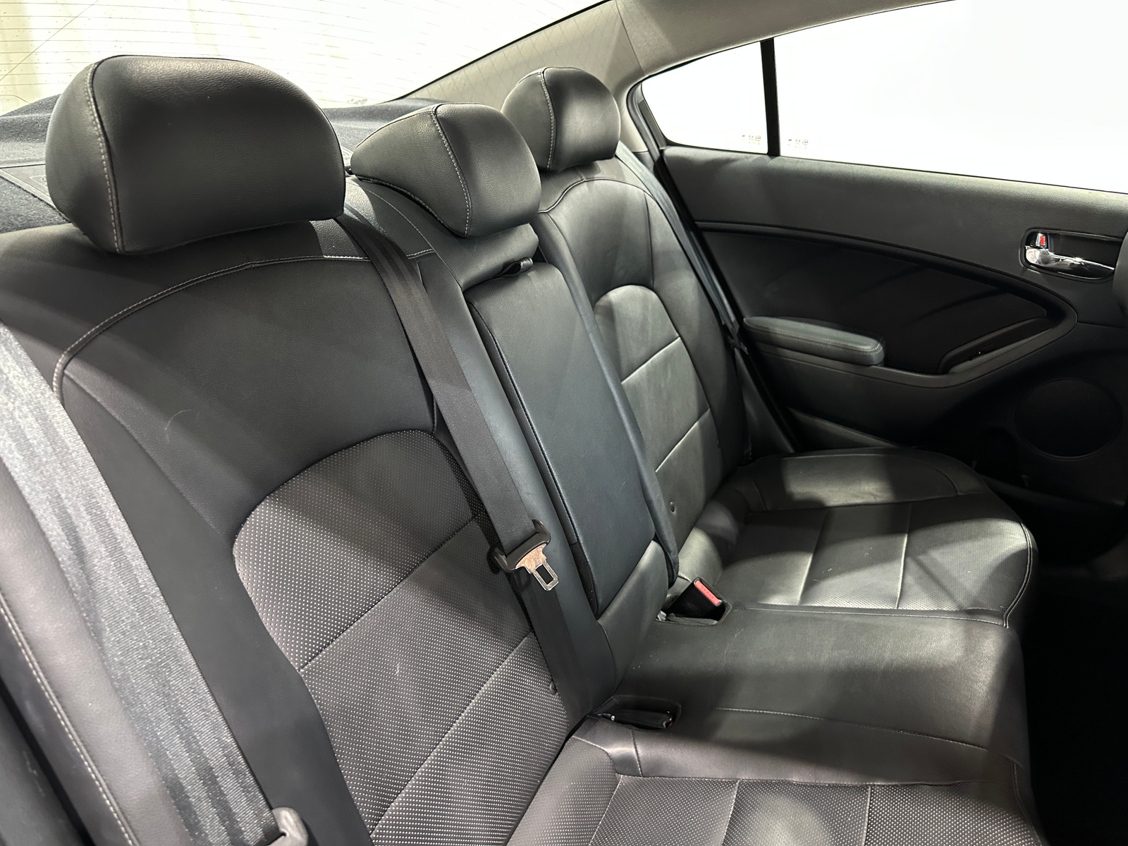 Thumbnail: 2017 Kia Forte - 5