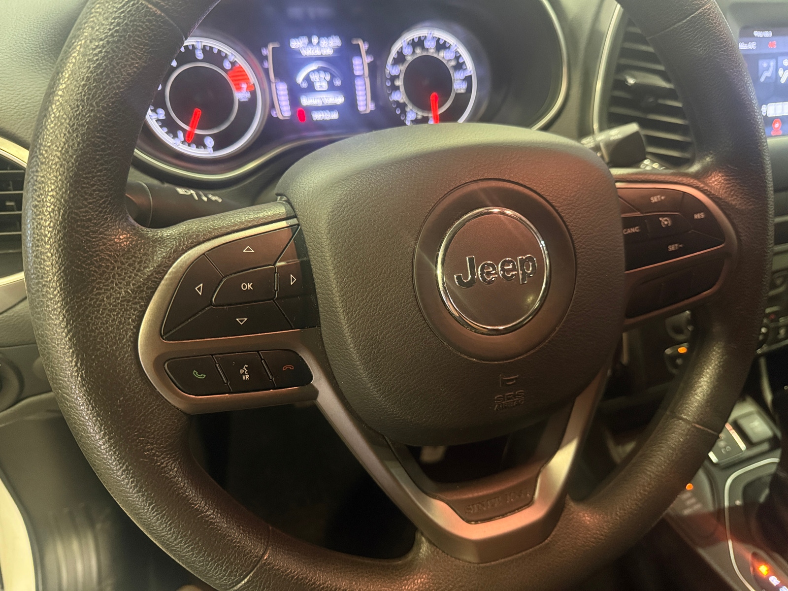 Thumbnail: 2021 Jeep Cherokee - 5