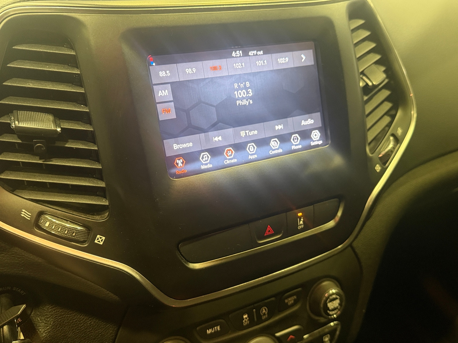 Thumbnail: 2021 Jeep Cherokee - 4