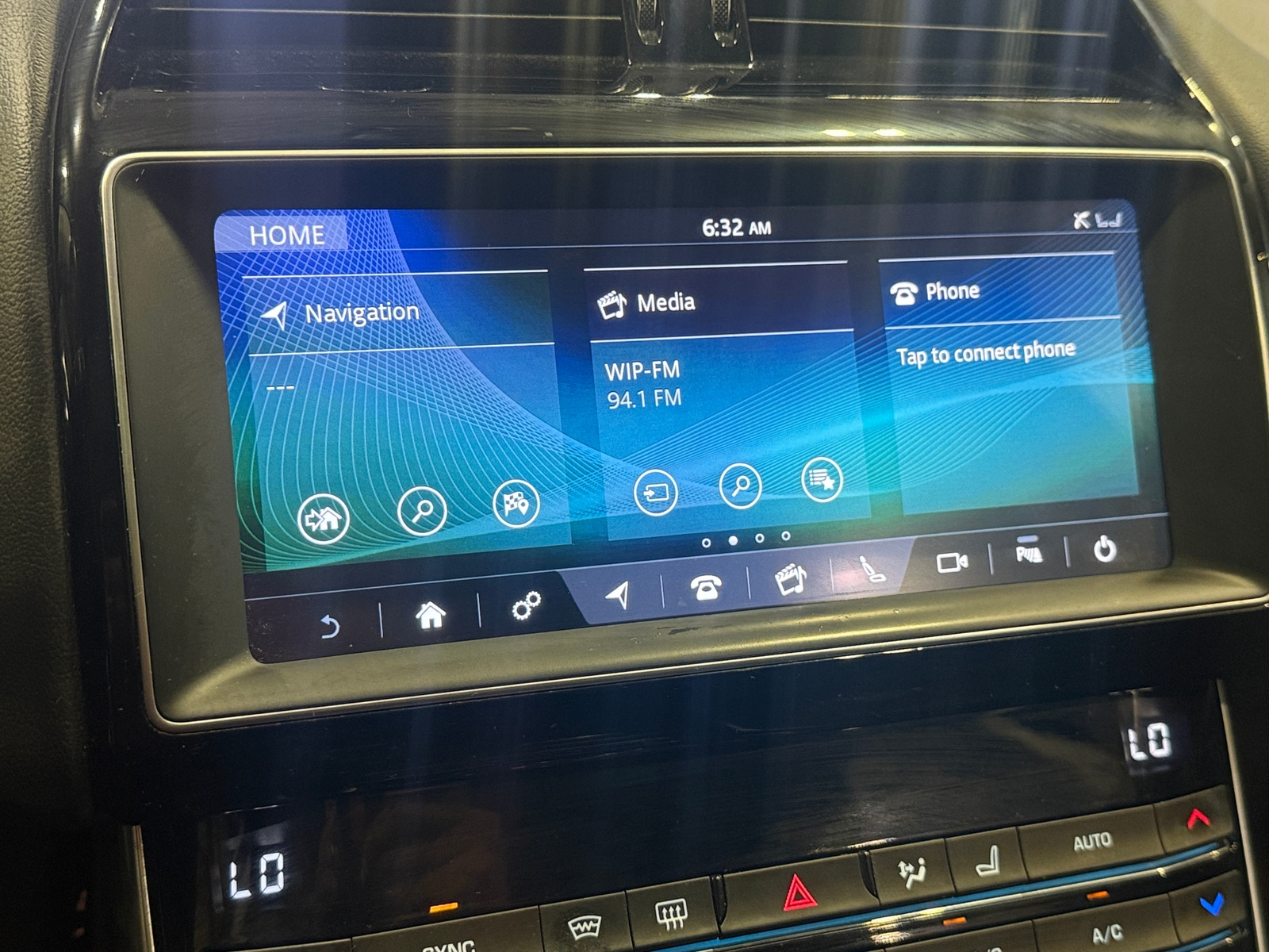 Thumbnail: 2019 Jaguar XE - 3