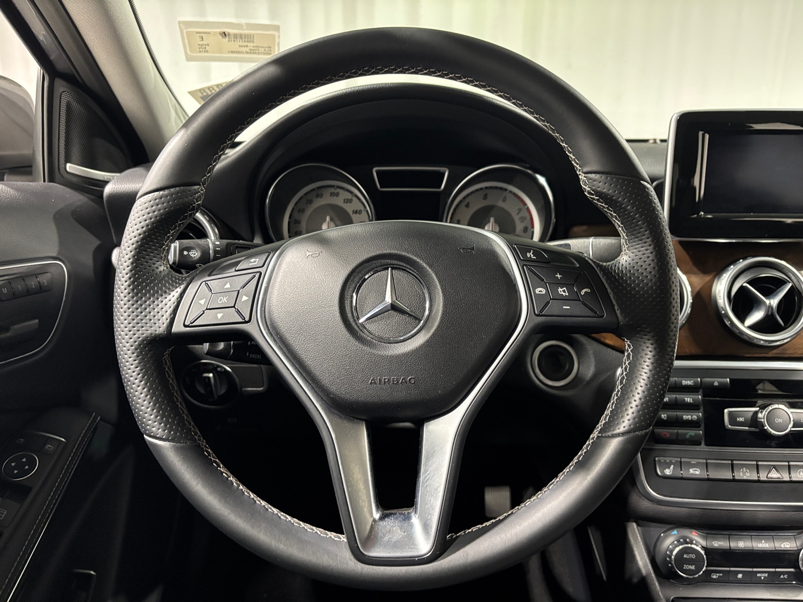 Thumbnail: 2015 Mercedes-Benz GLA - 4