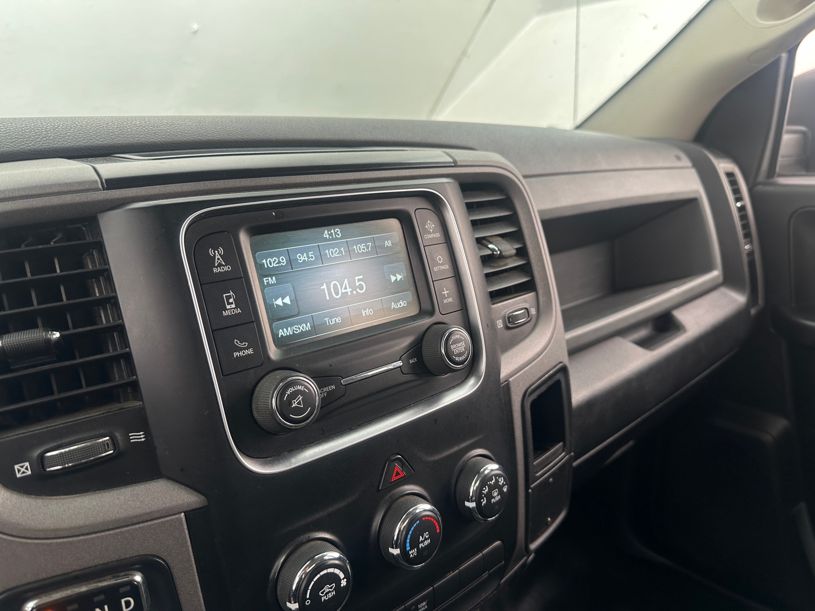 Thumbnail: 2019 RAM 1500 Classic - 3