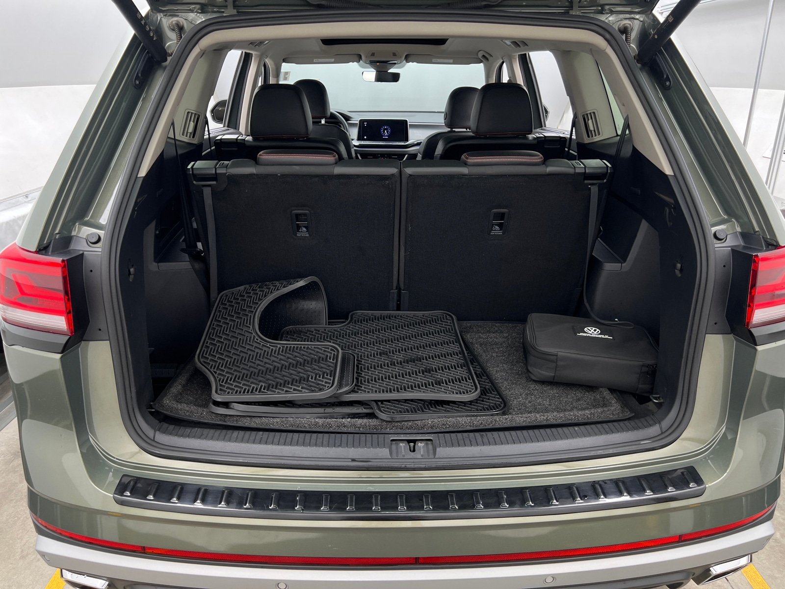 Thumbnail: 2024 Volkswagen Atlas - 6