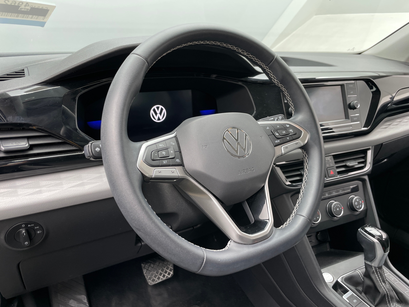 Thumbnail: 2022 Volkswagen Taos - 5