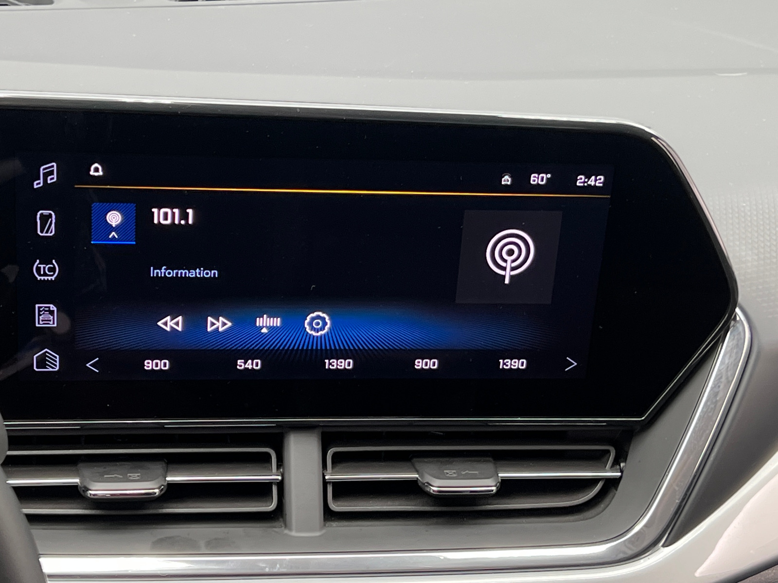 Thumbnail: 2025 Chevrolet Trax - 4