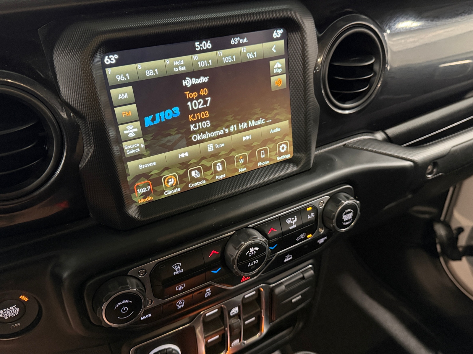 Thumbnail: 2022 Jeep Gladiator - 4