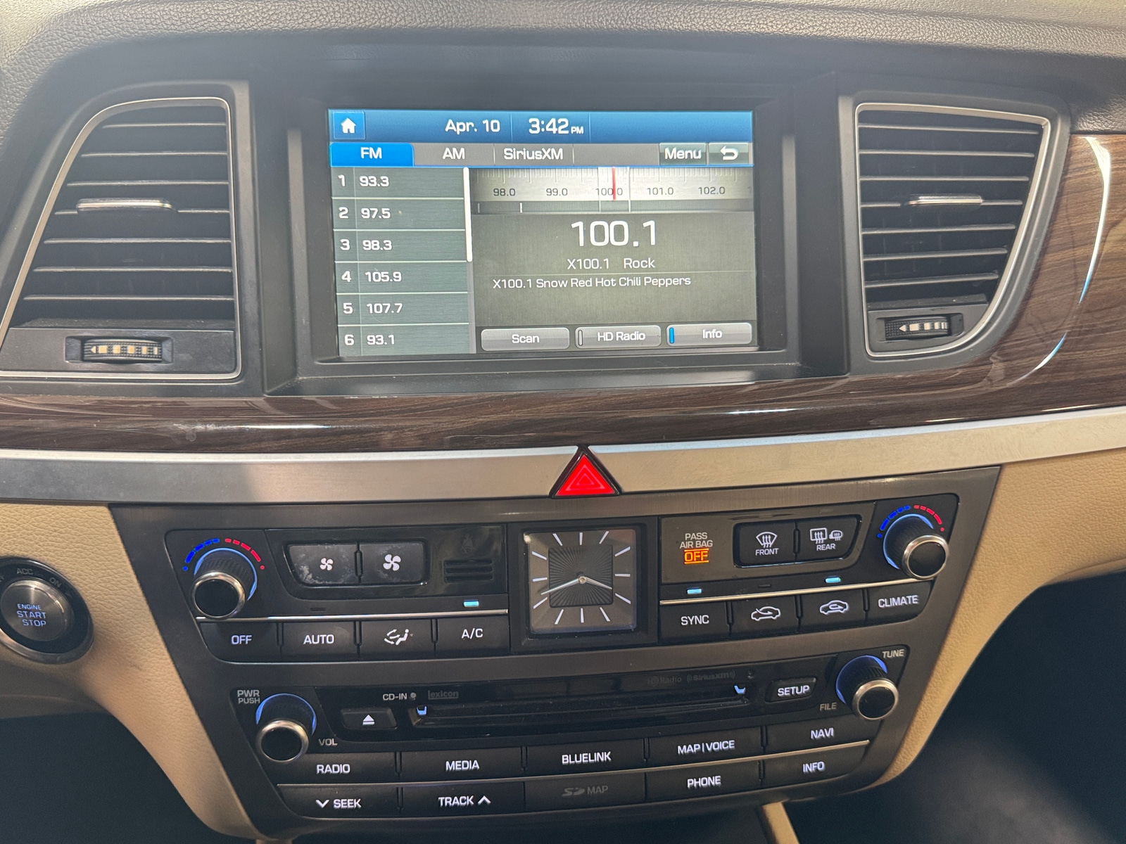 Thumbnail: 2015 Hyundai Genesis - 3