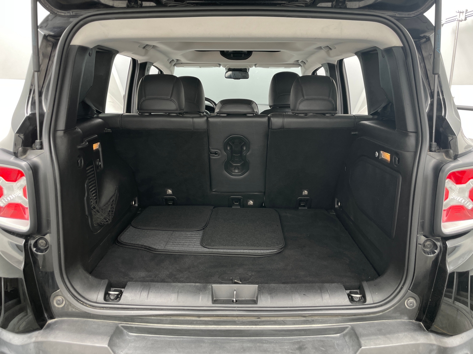 Thumbnail: 2017 Jeep Renegade - 6