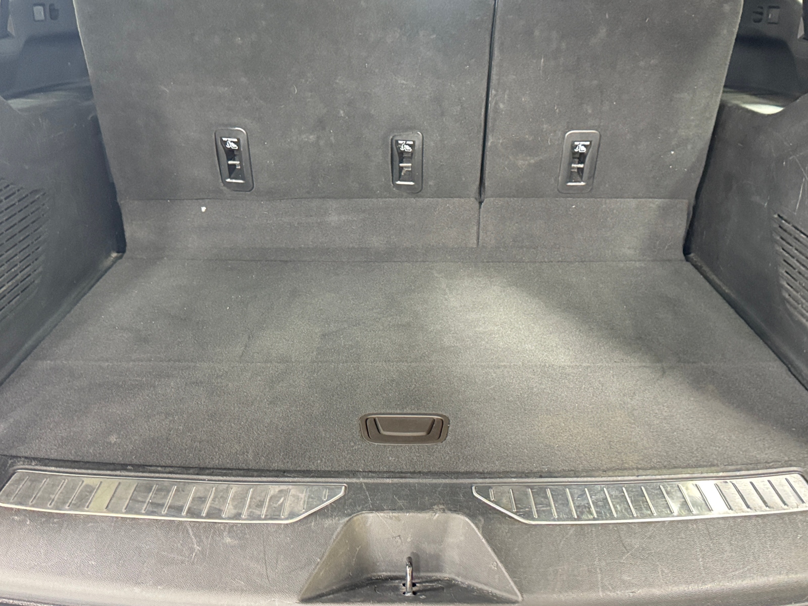 Thumbnail: 2023 Chevrolet Suburban - 6