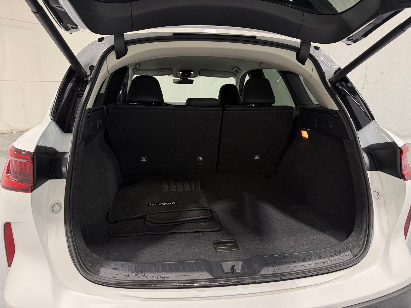 Thumbnail: 2025 INFINITI QX50 - 6