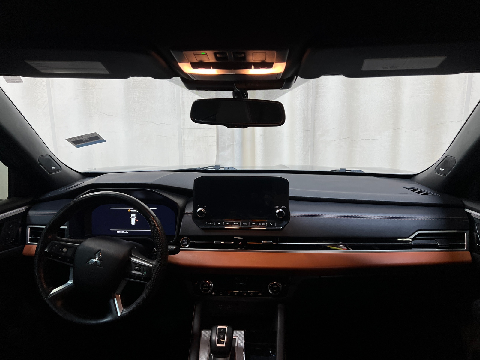 Thumbnail: 2023 Mitsubishi Outlander - 2