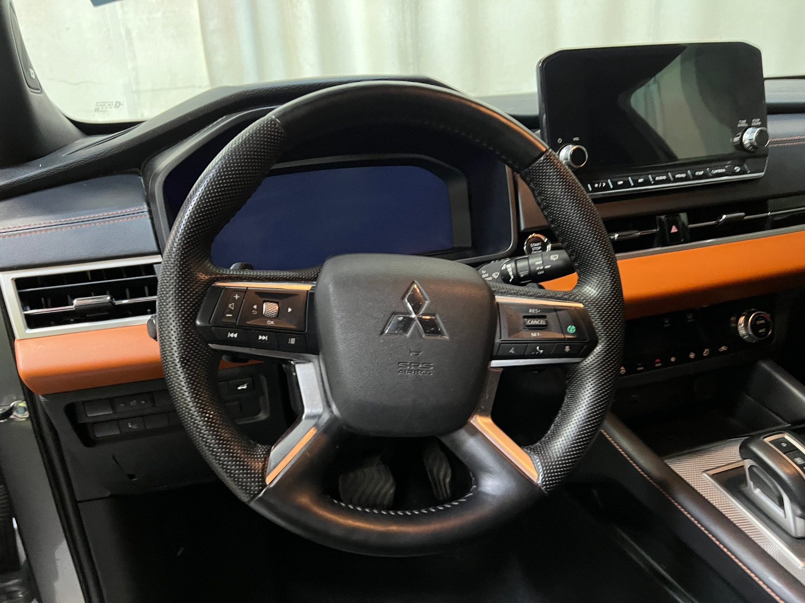 Thumbnail: 2023 Mitsubishi Outlander - 4