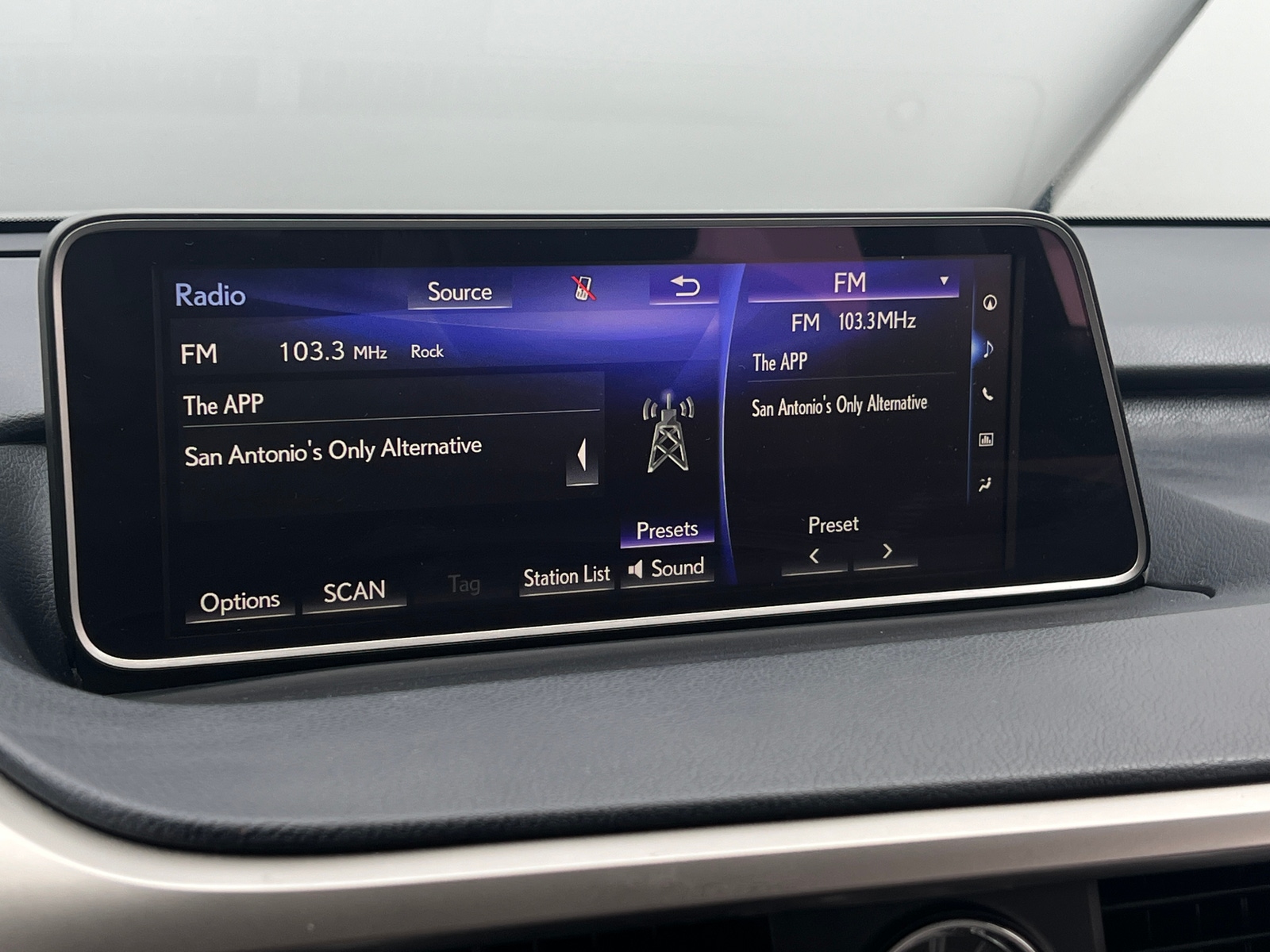 Thumbnail: 2017 Lexus RX - 3