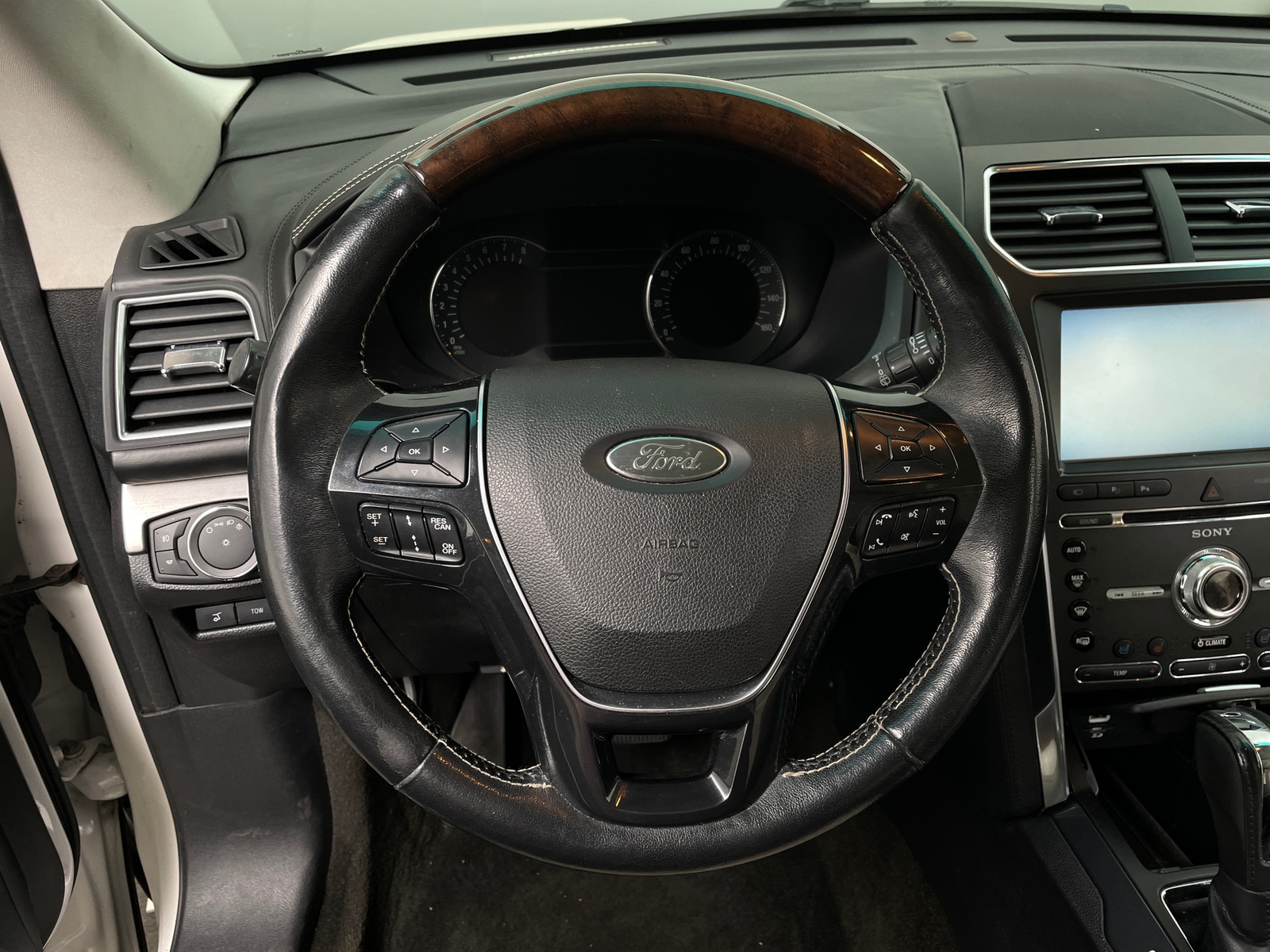 Thumbnail: 2016 Ford Explorer - 4