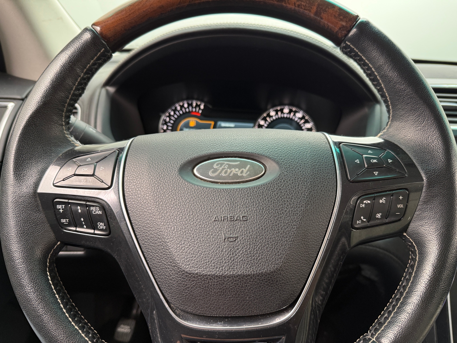 Thumbnail: 2017 Ford Explorer - 4