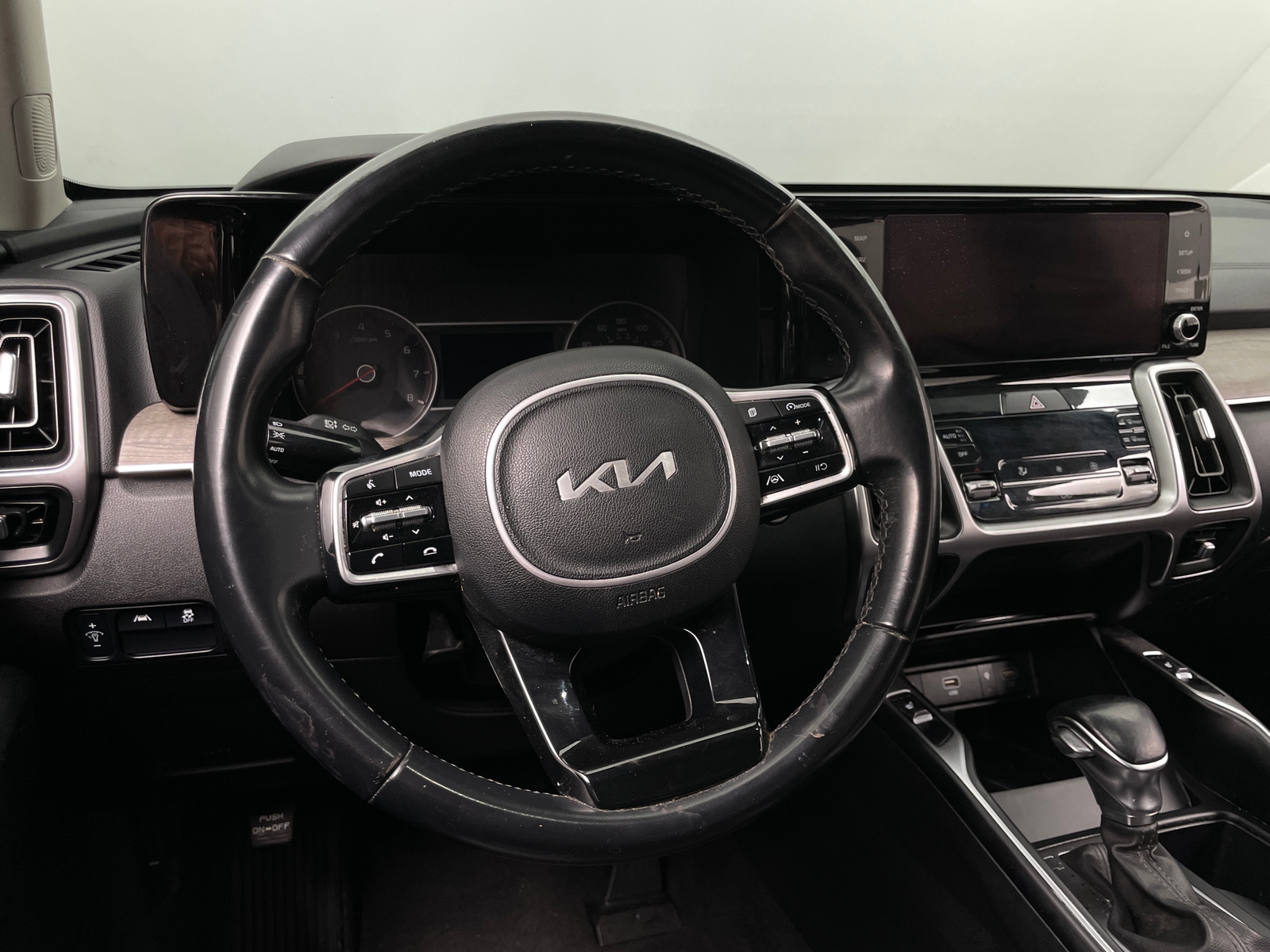 Thumbnail: 2023 Kia Sorento - 4