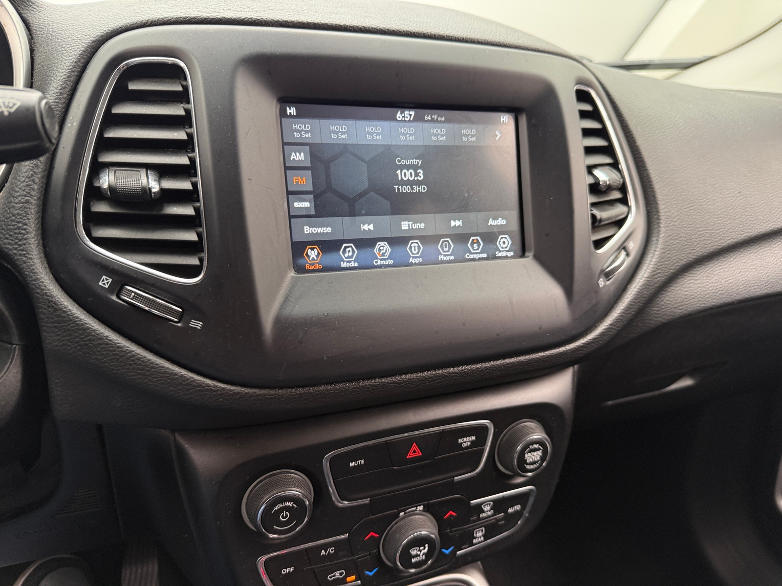 Thumbnail: 2021 Jeep Compass - 4