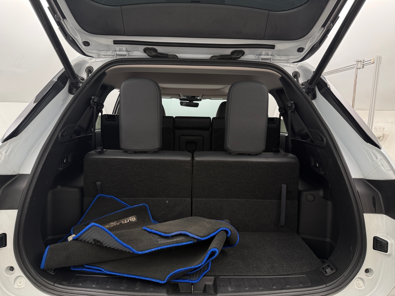 Thumbnail: 2025 Mitsubishi Outlander - 6