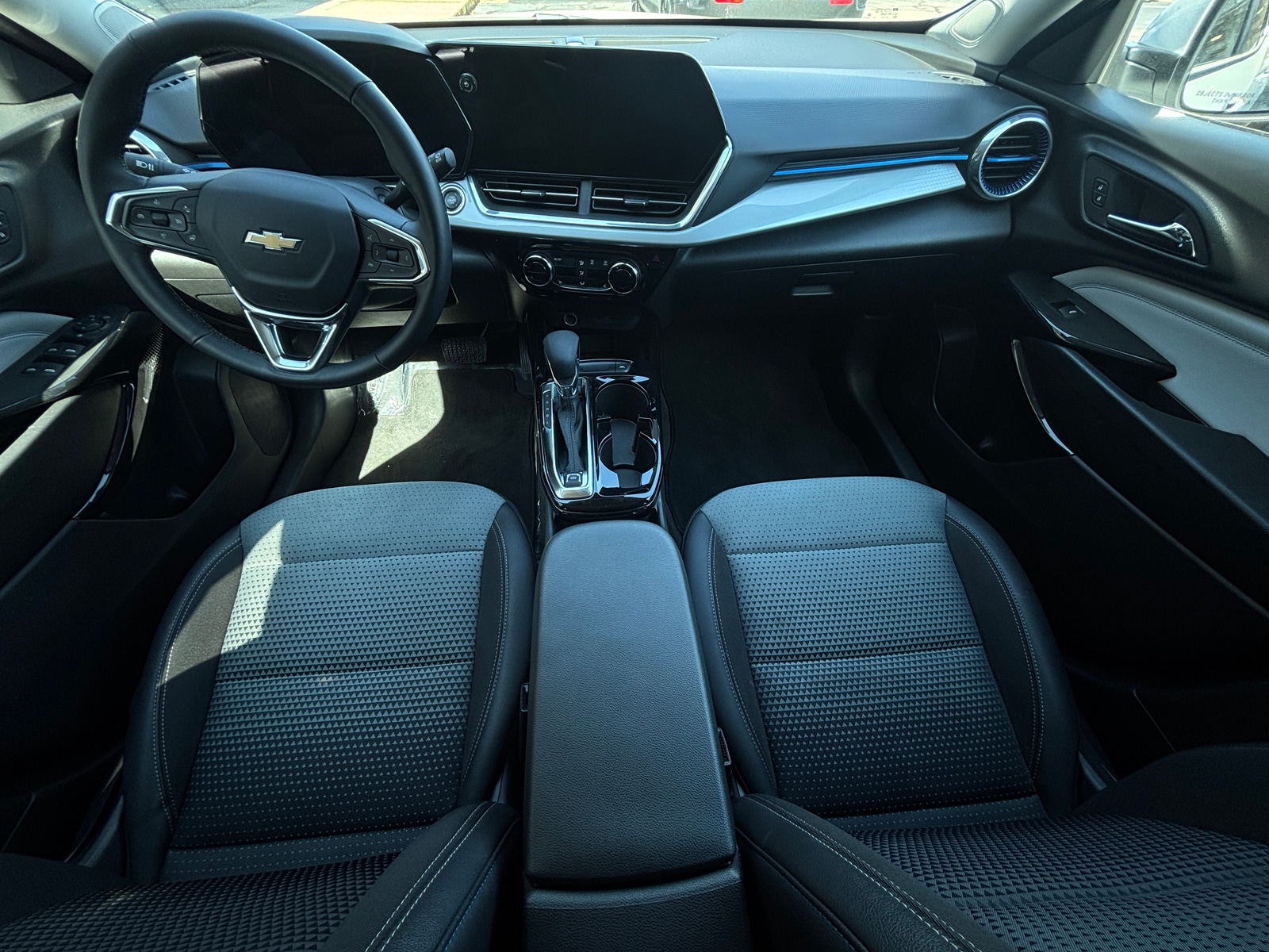 Thumbnail: 2025 Chevrolet Trax - 3