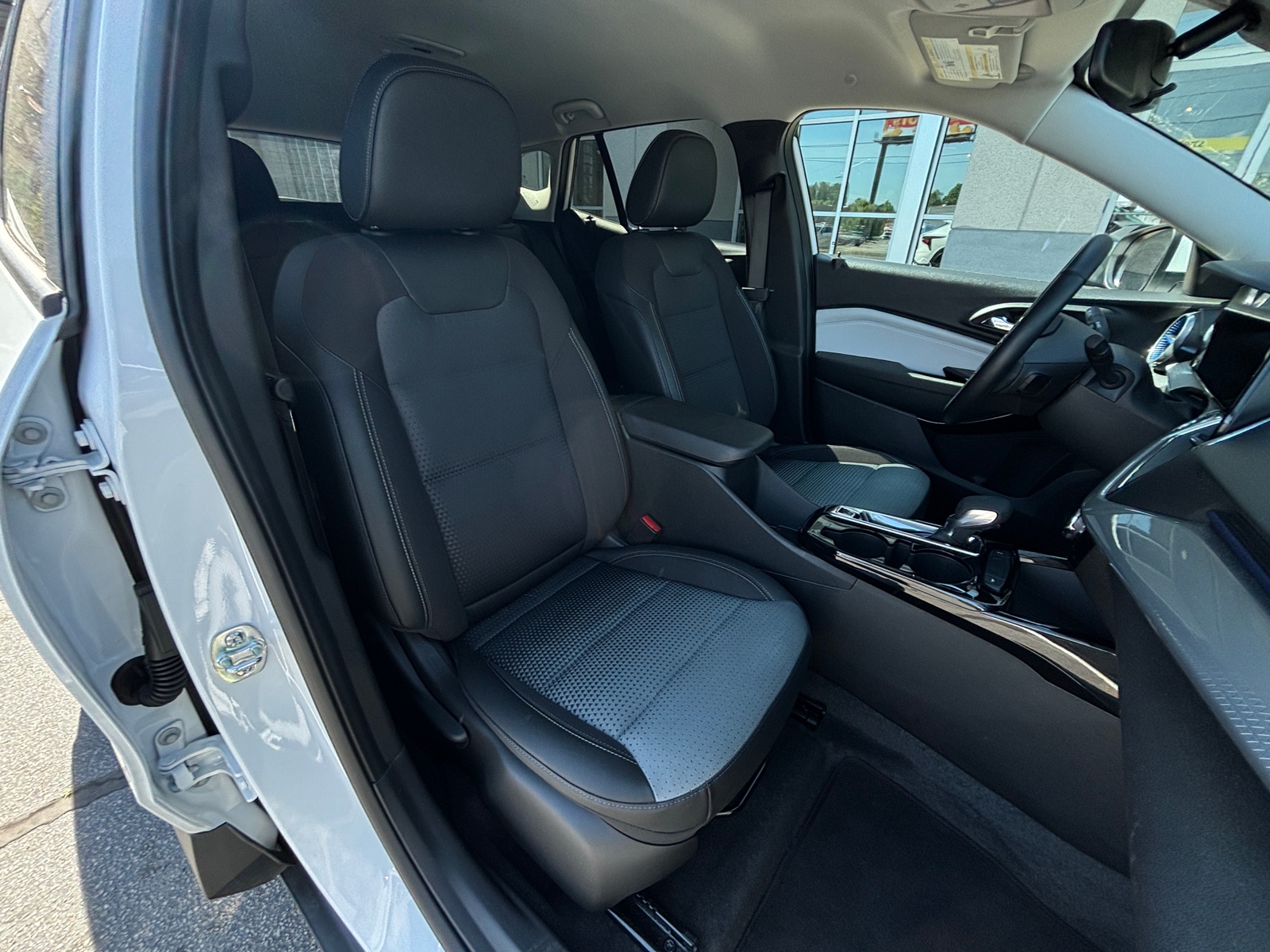 Thumbnail: 2025 Chevrolet Trax - 2