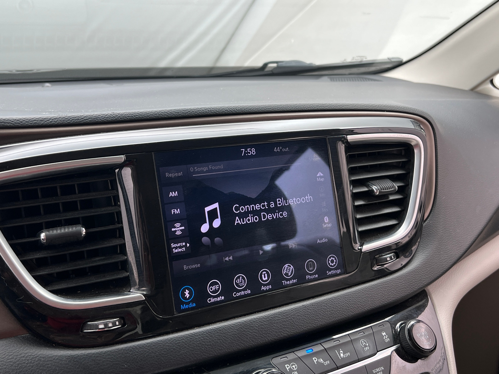 Thumbnail: 2019 Chrysler Pacifica - 3