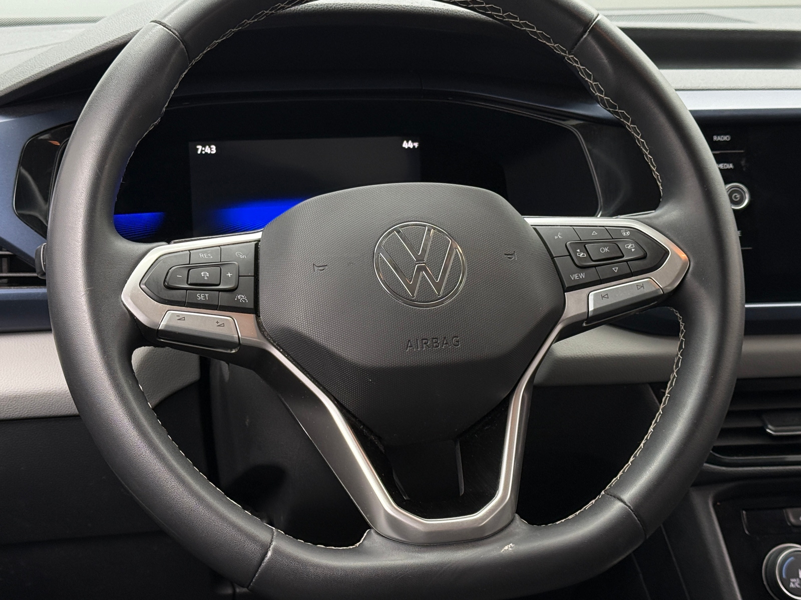 Thumbnail: 2023 Volkswagen Taos - 4