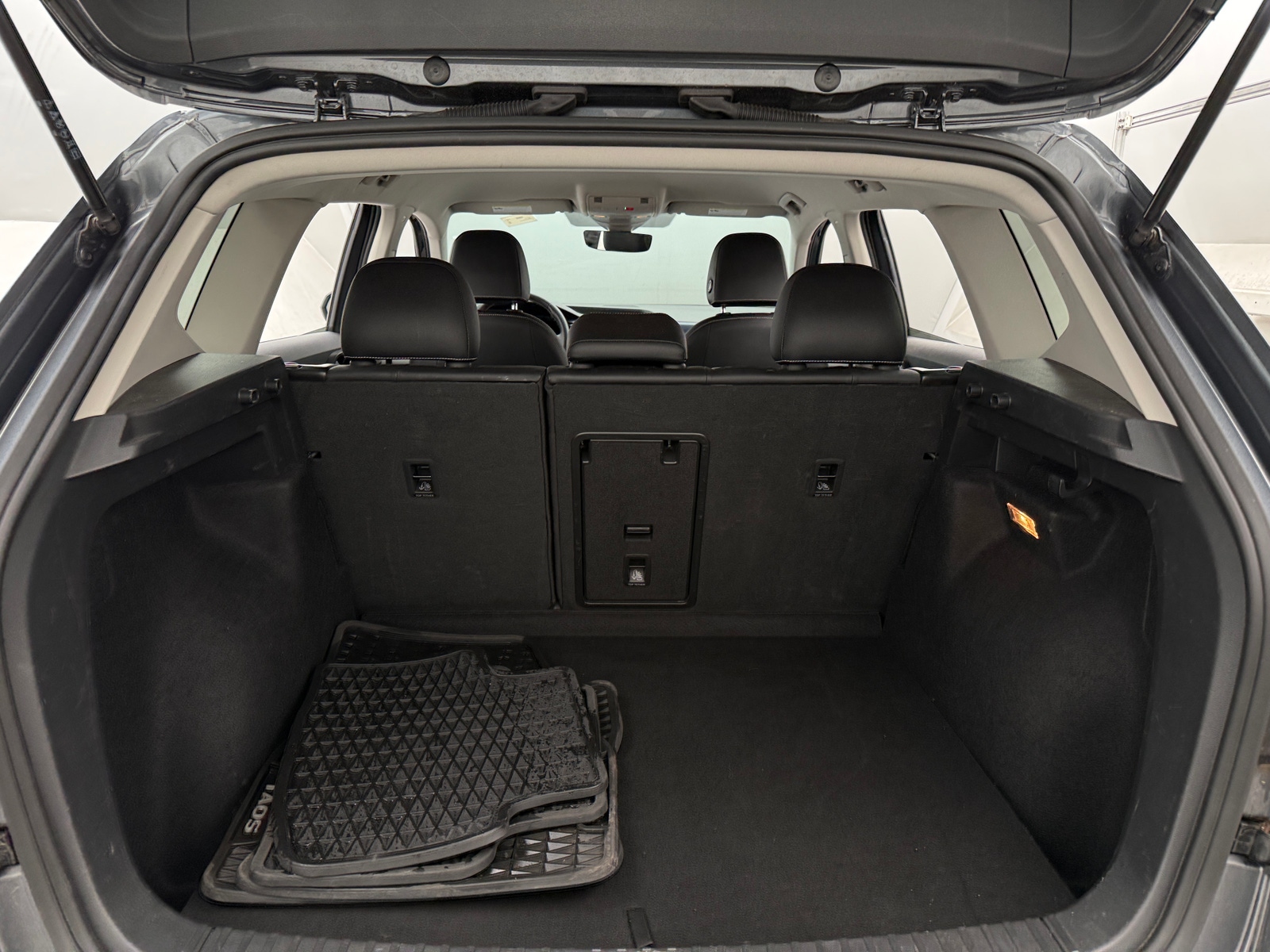 Thumbnail: 2023 Volkswagen Taos - 6