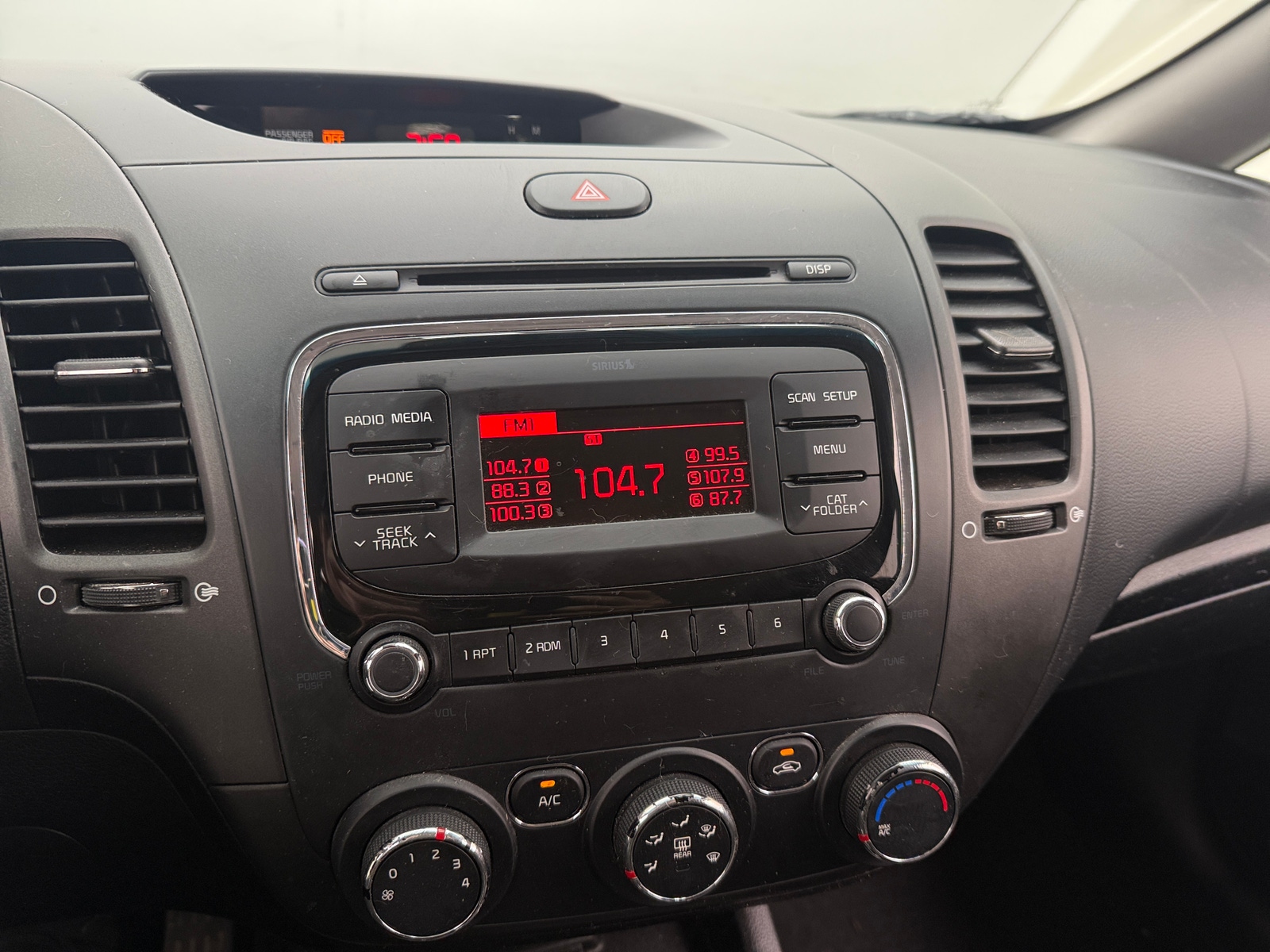 Thumbnail: 2017 Kia Forte - 4