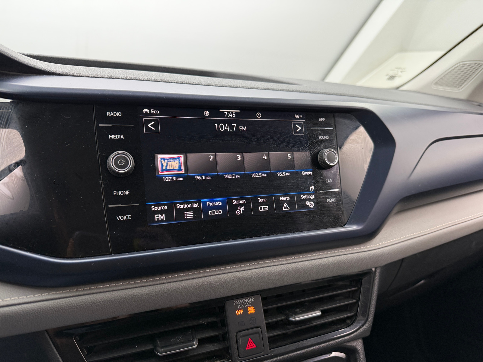 Thumbnail: 2023 Volkswagen Taos - 3