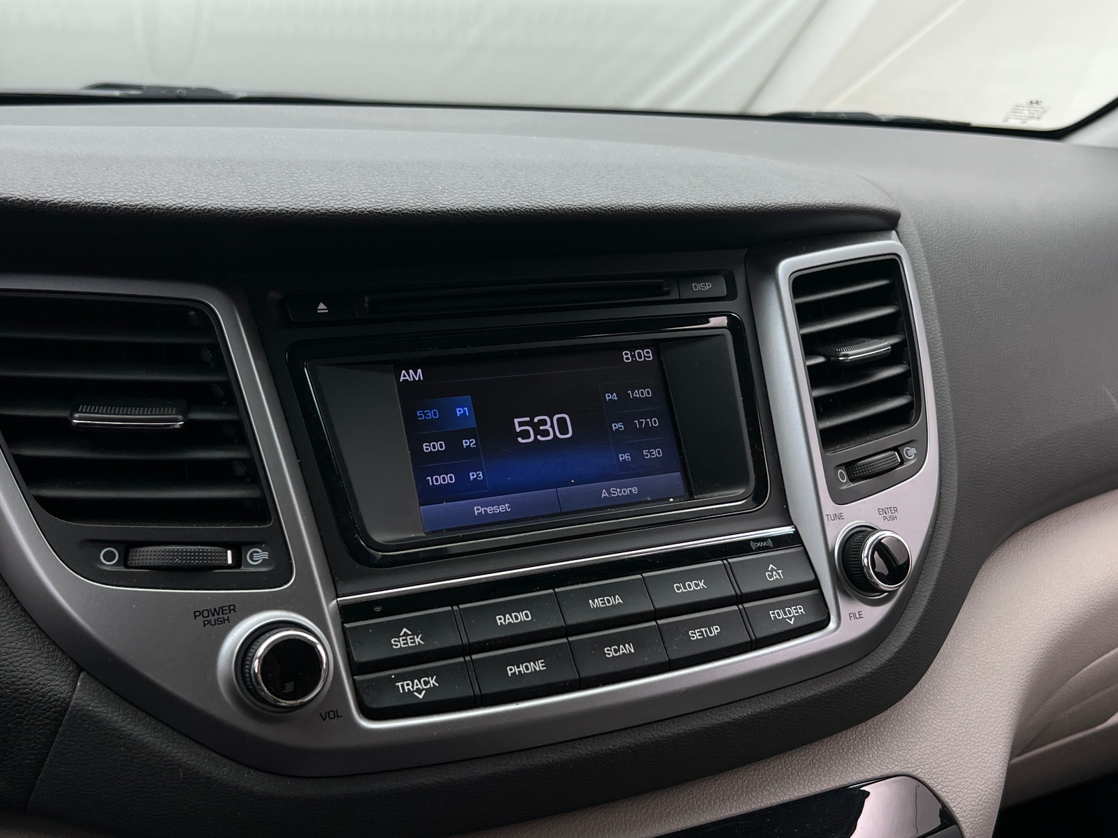 Thumbnail: 2017 Hyundai Tucson - 4