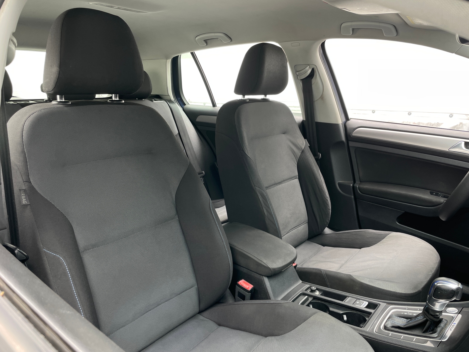 Thumbnail: 2016 Volkswagen e-Golf - 2